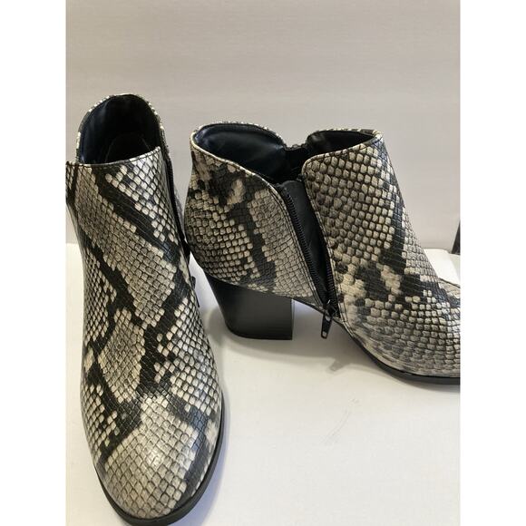 STYLE & CO WOMEN'S MASRINAAP NATURAL SNAKE BOOTS SIZE 8.5 - Picture 2 of 4